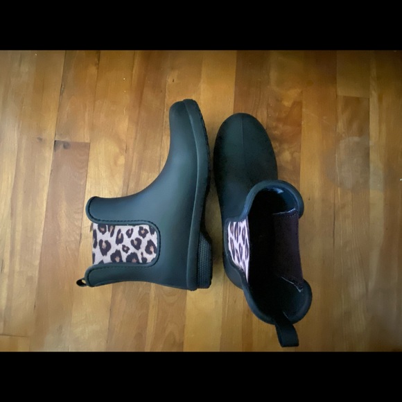 Crocs Chelsea Rainboot Size 8 - Picture 3 of 4